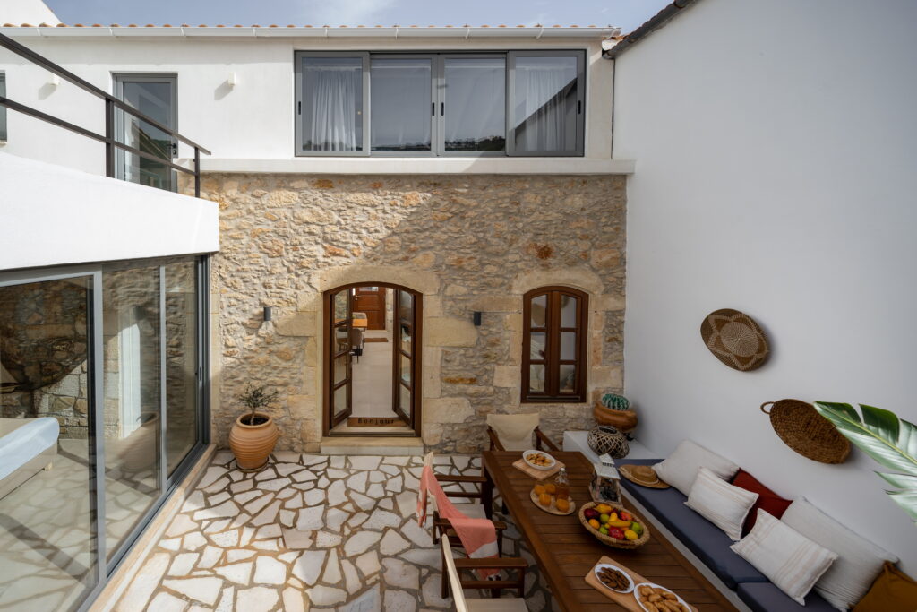 Omorphi Seaside Villa, Kalyves