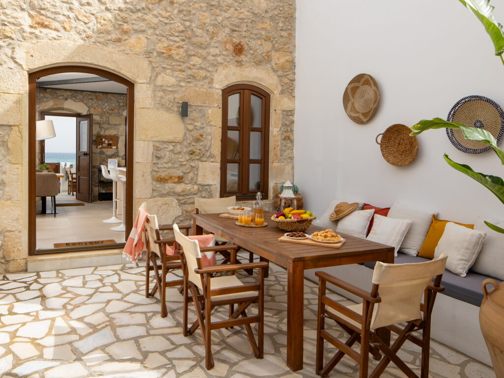 Omorphi Seaside Villa, Kalyves