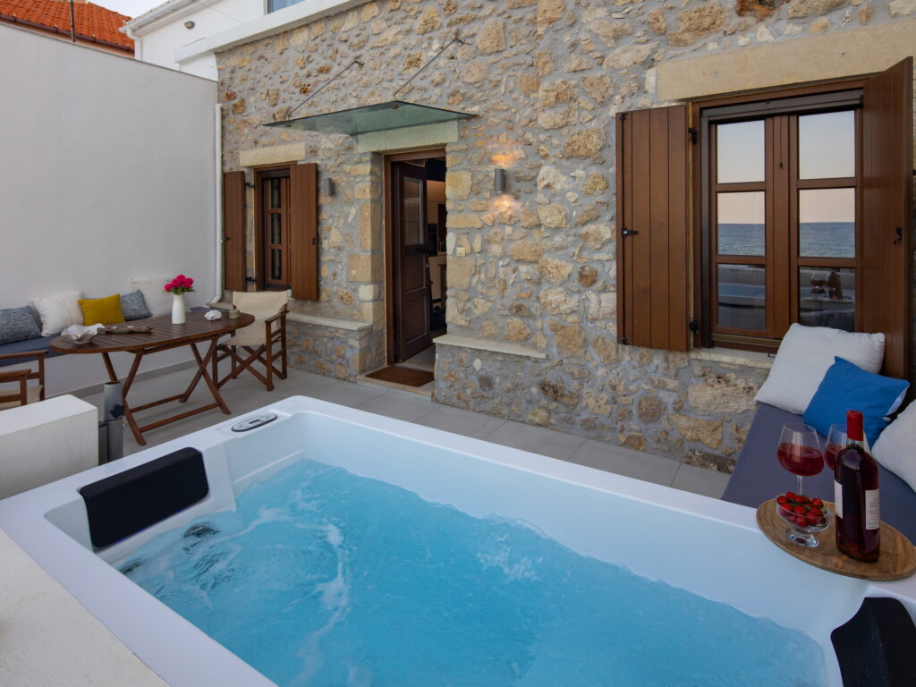 Omorphi Seaside Villa, Kalyves